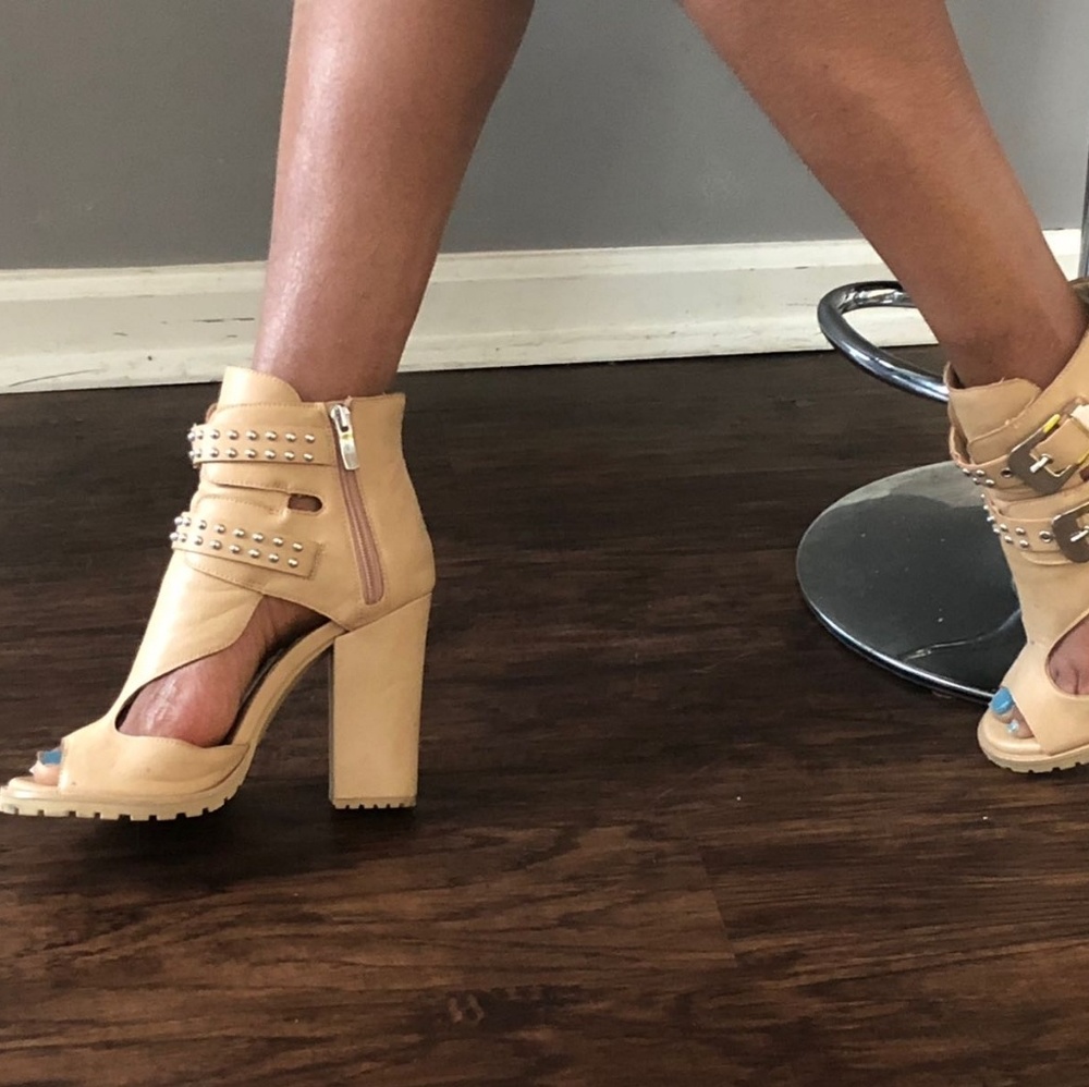 Standout sandals